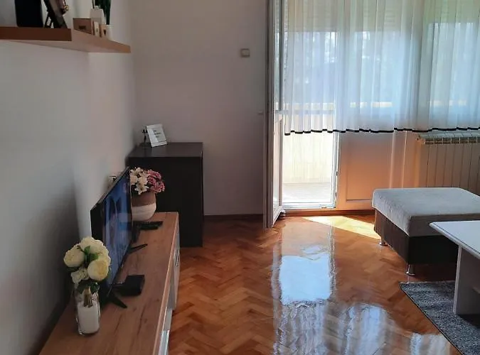 Stan Na Dan Dunja 1 Апартаменты *